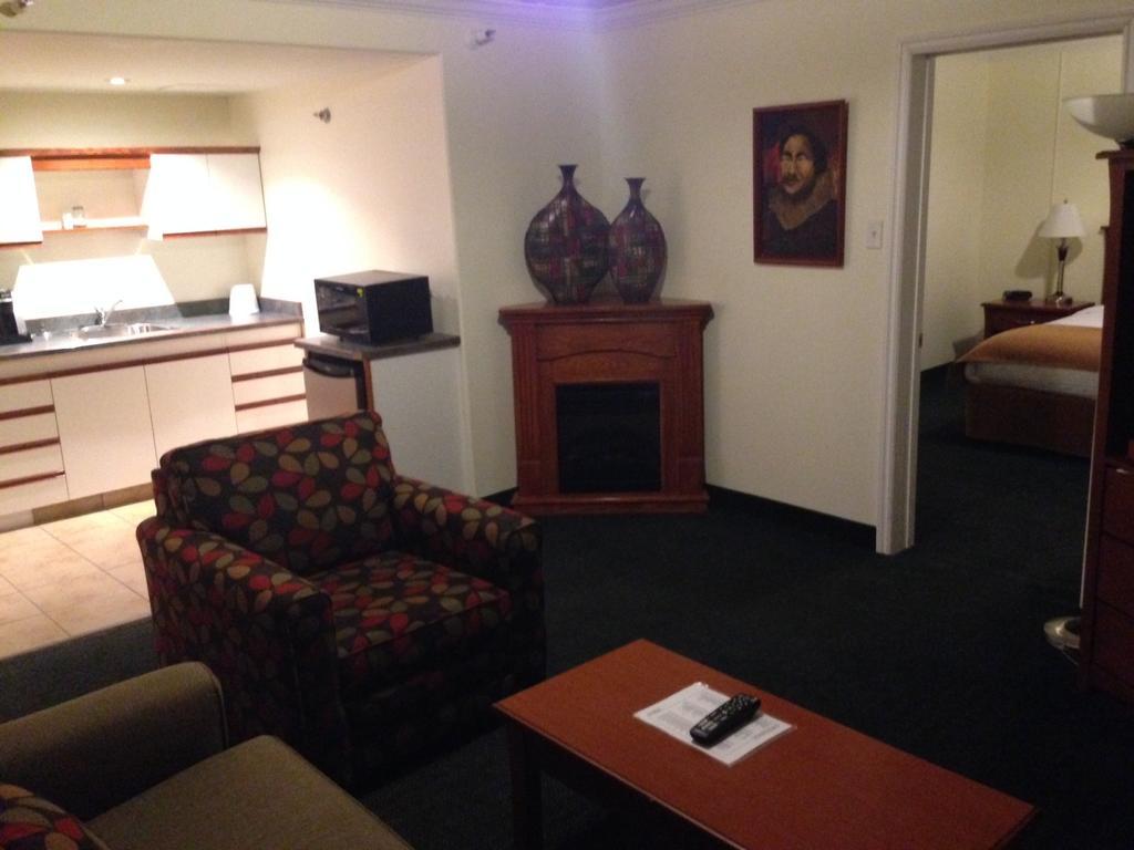 Ptarmigan Inn Hay River Номер фото