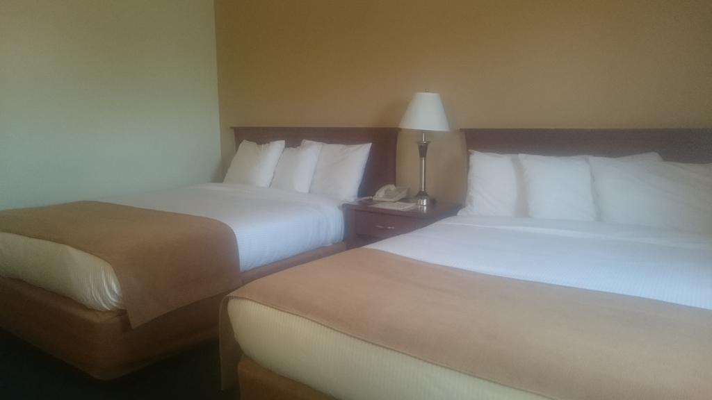 Ptarmigan Inn Hay River Номер фото