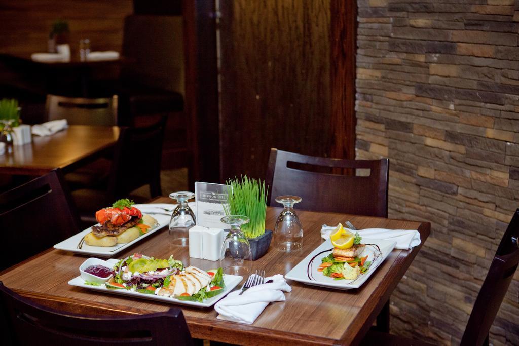 Ptarmigan Inn Hay River Экстерьер фото