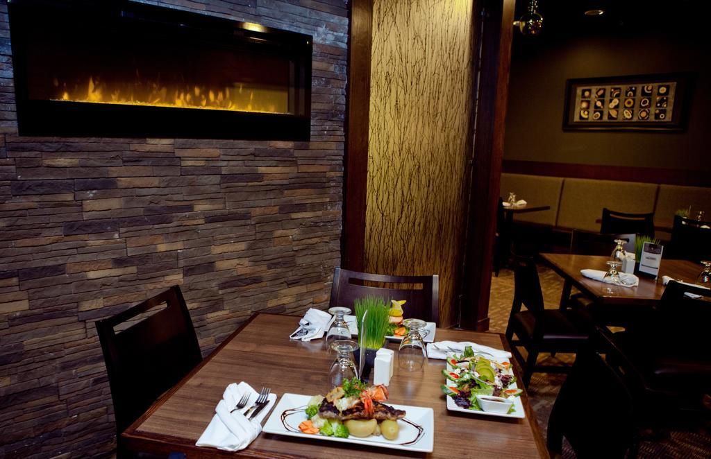 Ptarmigan Inn Hay River Экстерьер фото