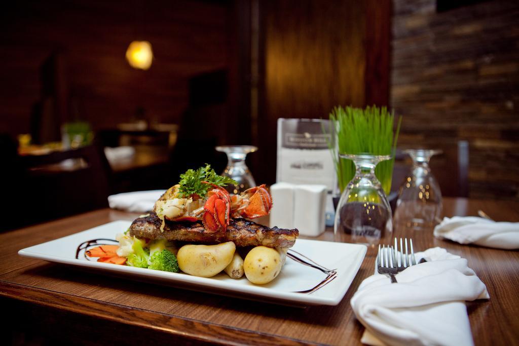Ptarmigan Inn Hay River Экстерьер фото