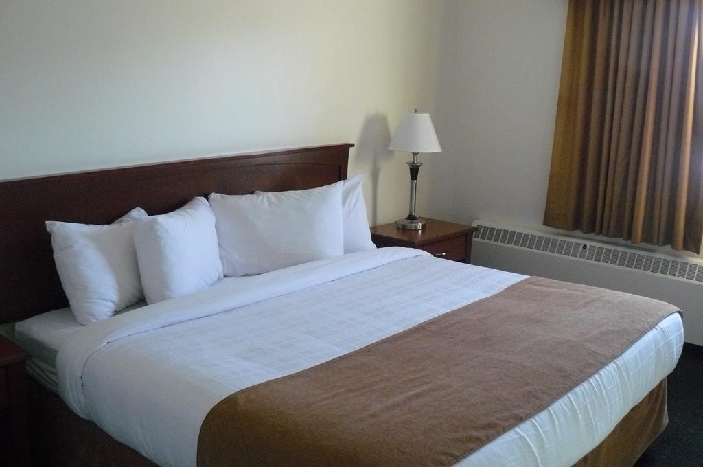 Ptarmigan Inn Hay River Номер фото