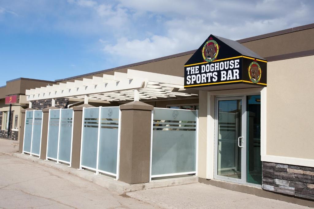 Ptarmigan Inn Hay River Экстерьер фото