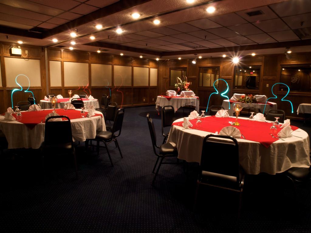 Ptarmigan Inn Hay River Экстерьер фото